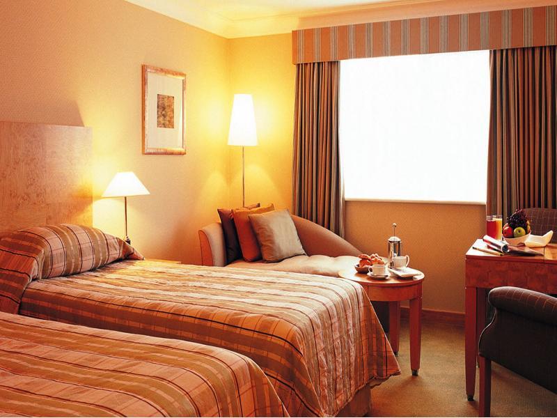 รีเจนซี พาร์ค โฮเต็ล Hotel ทัตแชม ภายนอก รูปภาพ