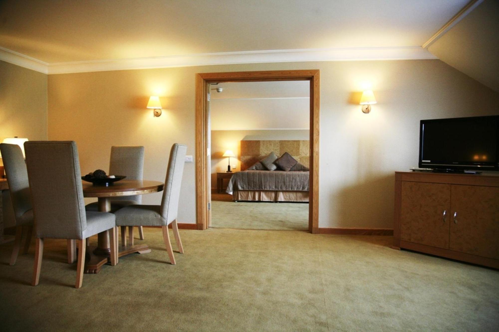 รีเจนซี พาร์ค โฮเต็ล Hotel ทัตแชม ภายนอก รูปภาพ