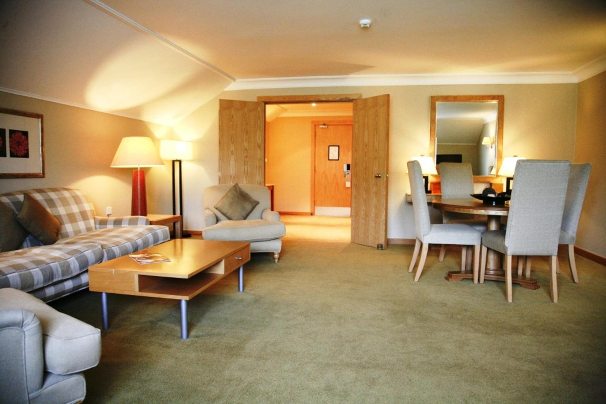 รีเจนซี พาร์ค โฮเต็ล Hotel ทัตแชม ภายนอก รูปภาพ