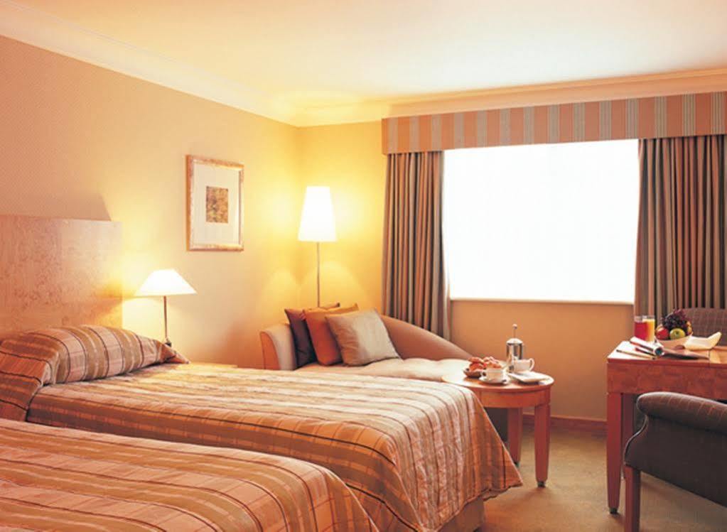 รีเจนซี พาร์ค โฮเต็ล Hotel ทัตแชม ภายนอก รูปภาพ