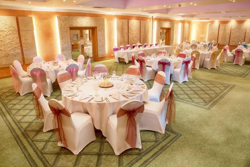 รีเจนซี พาร์ค โฮเต็ล Hotel ทัตแชม ภายนอก รูปภาพ